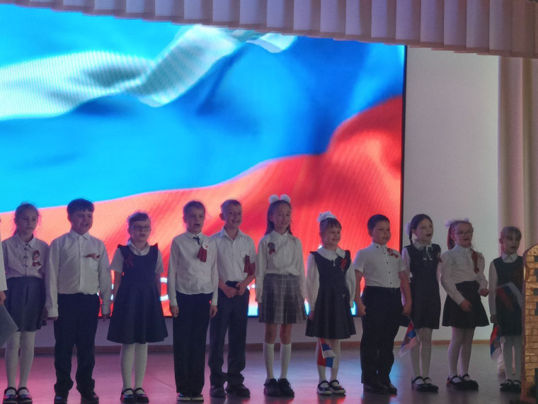Митинг в начальной школе.